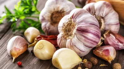 सुबह खाली कच्चा लहसुन खाने से सेहत को मिलेंगे कई ज़बरदस्त फायदे