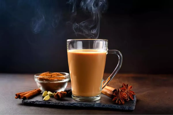 बासी मुंह चाय पीना पहुंचा सकता है नुकसान, जानें Morning Tea से पहले पानी पीना क्यों है जरूरी
