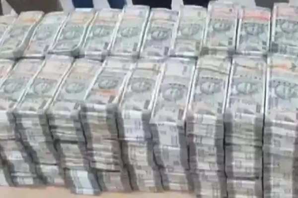 छापे में पैसा मिला तो क्या होता है....