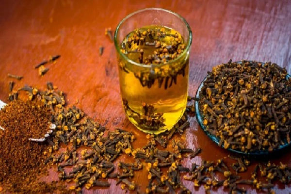 लौंग का पानी पीने का सही समय और तरीका