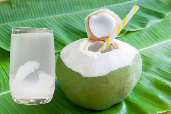  पथरी पिघलाने में मददगार है नारियल पानी