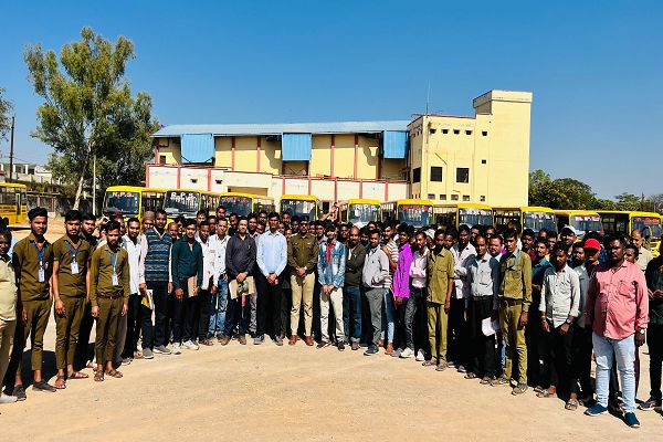 35वां राष्ट्रीय सड़क सुरक्षा माह 2025 के अवसर पर स्कूल बस चेकिंग और स्वास्थ्य परीक्षण शिविर का आयोजन