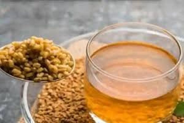 मेथी दाने का पानी पीने से शरीर पर क्या असर पड़ता है?