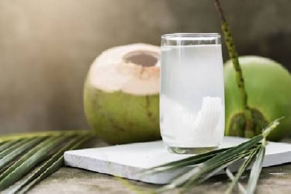 पथरी पिघलाने में मददगार है नारियल पानी