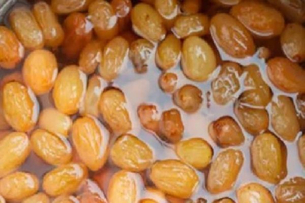 खाली पेट किशमिश पानी पीने के ढेरों हैं फायदे