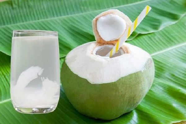  पथरी पिघलाने में मददगार है नारियल पानी