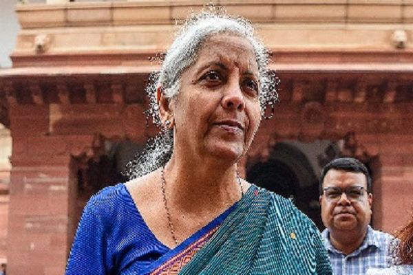 आर्थिक क्षेत्र में बहुत भारी परेशानियों का सामना करना पड़ रहा है