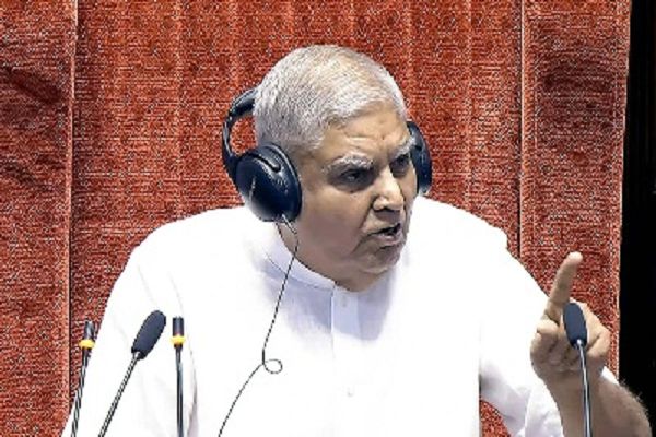 लोकसभा स्पीकर और राज्यसभा सभापति से सीधे क्यों भिड़ने लग गया है विपक्ष?