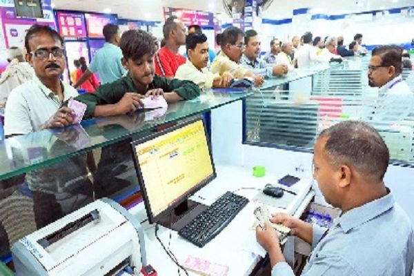 भारी पड़ती सुविधाओं के नाम पर बैंकों की वसूलियां