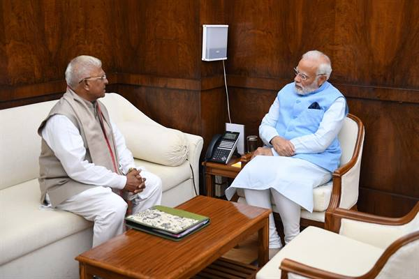 प्रधानमंत्री श्री नरेन्द्र मोदी से राज्यपाल श्री पटेल ने की सौजन्य भेंट