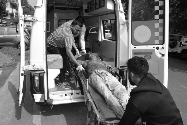 जबलपुर की आयुध निर्माणी खमरिया में बड़ा हादसा, बम बनाते समय हुआ ब्लास्ट&hellip; पूरी बिल्डिंग ध्वस्त