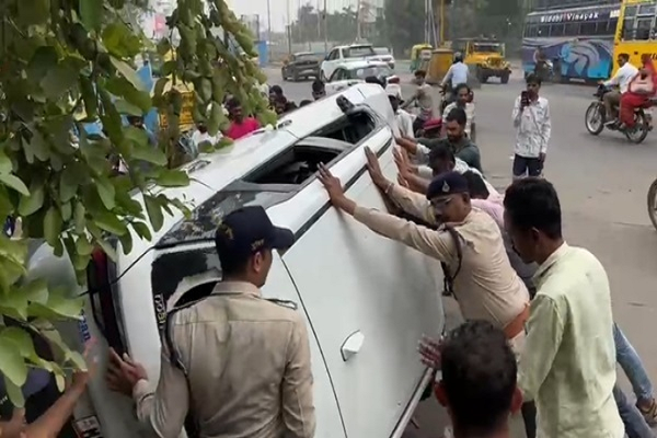 इंदौर में हिट एंड रन : कार उसे एक किमी तक घसीटते हुए ले गई थी