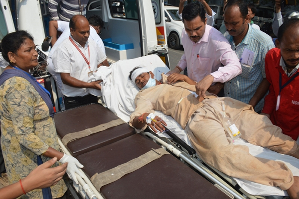 सुबह हर रोज की तरह फैक्ट्री गए थे, किसे पता था कि ये आखिरी सफर था... पत्नी का रो-रोकर बुरा हाल, दो साल के मासूम जुड़वा बेखबर