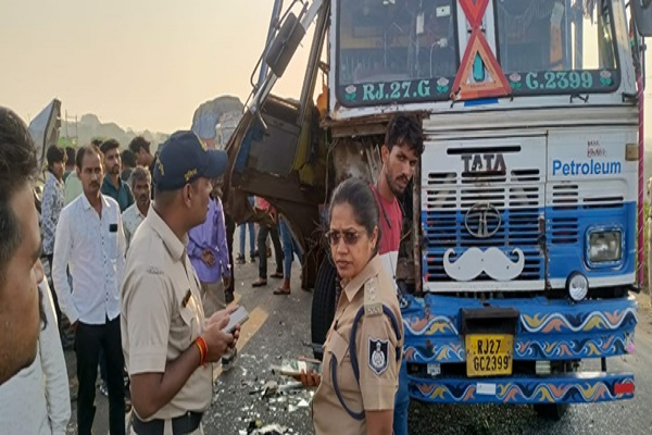 उज्जैन जिले में खाचरोद के करीब सड़क दुर्घटना में 4 लोगों की मौत