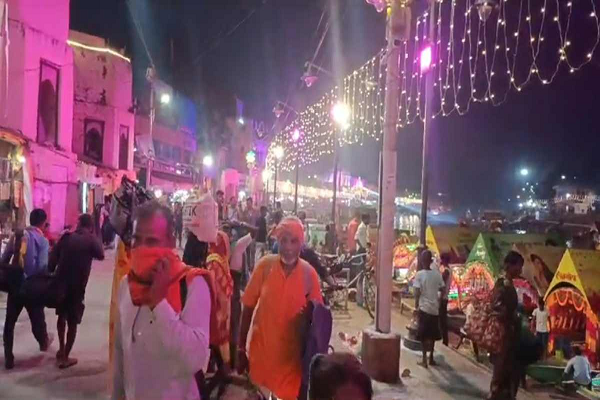 चित्रकूट में पांच दिवसीय दीप दान मेला शुरू: भगवान कामतानाथ के दर्शन करने देश भर से पहुंचे श्रद्धालु, कलेक्टर और SP ने लिया व्यवस्थाओं का जायजा
