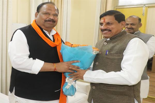 मुख्यमंत्री डॉ. यादव से मंत्री श्री काश्यप ने की सौजन्य भेंट