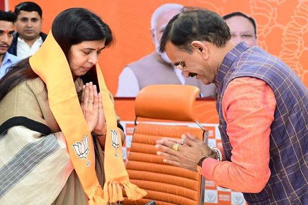 भाजपा संगठन की बैठक: इंदौर पहुंचीं राष्ट्रीय उपाध्यक्ष और संगठन पर्व की केंद्रीय पर्यवेक्षक डॉ सरोज पांडे, पदाधिकारी से करेंगी वन टू वन चर्चा