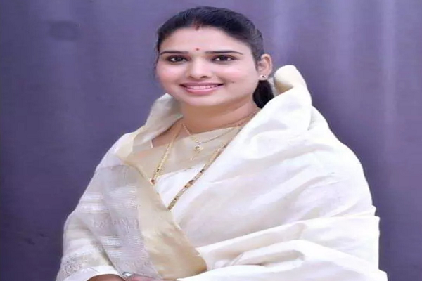 विधायक निर्मला सप्रे की सदस्यता का मामला: हाईकोर्ट ने विधानसभा अध्यक्ष नरेन्द्र सिंह तोमर और MLA सप्रे को जारी किया नोटिस