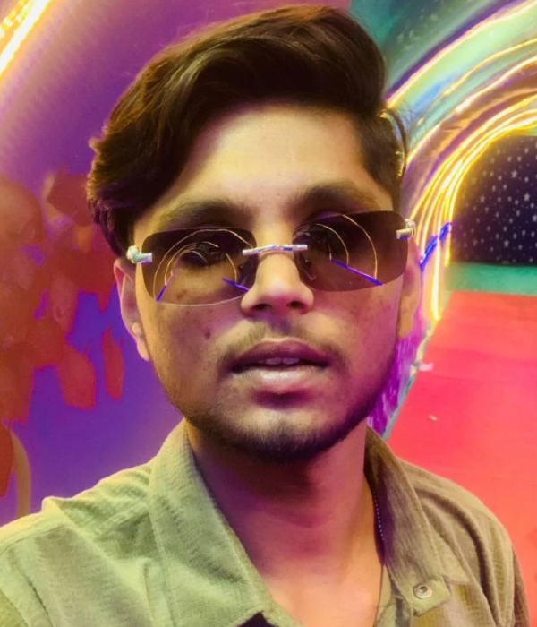 महू में पतंग उड़ाते हुए तीसरी मंजिल से गिरा युवक, गले की हड्डी टूटी... इलाज के दौरान मौत