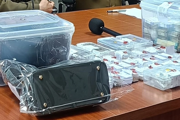 लाखों की चोरी करने के बाद खुद सोच में पड़ गए चोर, इतने रुपयों का क्&zwj;या करें! पहली बाद देखा इतना पैसा