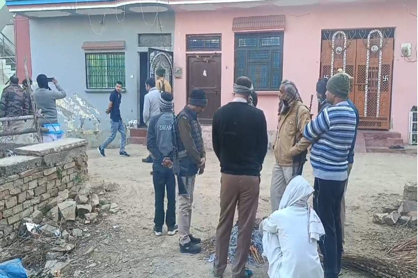 करोड़ों का आसामी निकला 9 हजार कमाने वाला रोजगार सहायकः देर रात तक चली लोकायुक्त की कार्रवाई, विदेशी बर्तनों में भोजन और महंगी घड़ियों का शौकीन