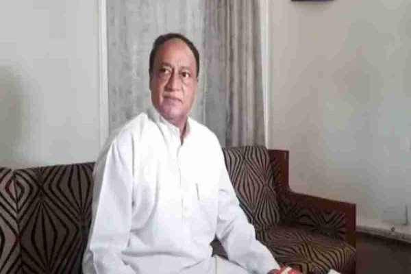 &lsquo;दिल्ली T20 के 15 ओवर में कांग्रेस के शून्य रन&rsquo;, सियासी क्रिकेट पर लक्ष्मण सिंह की अनोखी कमेंट्री!