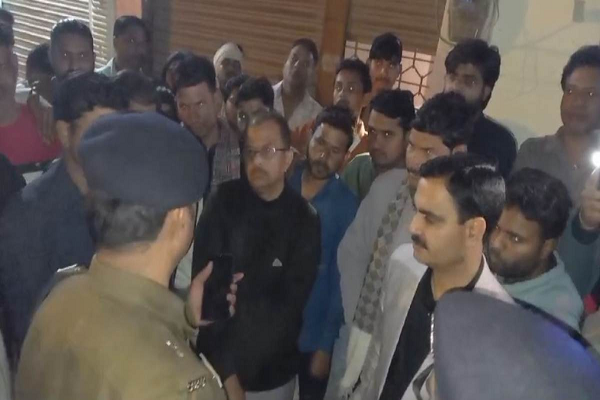 वाहन चेकिंग के दौरान विवाद: विश्व हिंदू परिषद पदाधिकारी से बहस के बाद SI लाइन अटैच