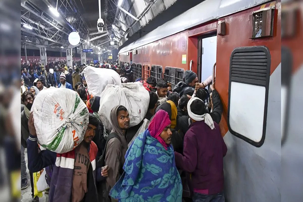 महाकुंभ के अंतिम चरण में बढ़ेगा श्रद्धालुओं का दबाव, एक्शन में रेलवे&hellip; ट्रेन के टाइम पर ही स्टेशन में मिलेगा प्रवेश