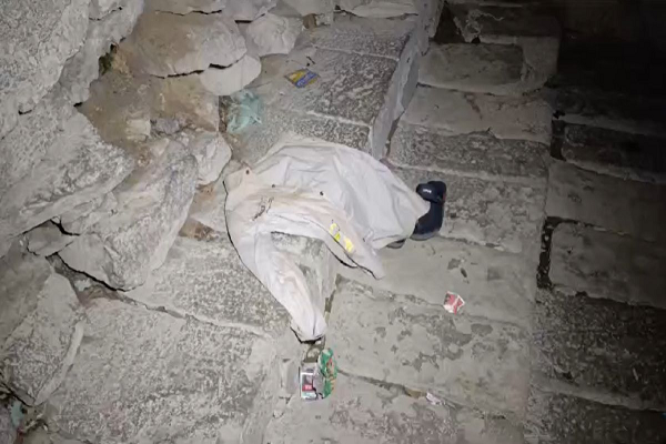 दर्दनाक हादसाः तालाब में नहाने गए दो छात्र डूबे, मौके पर मिले बच्चों के कपड़े, जूते और पैसे, एक शव बरामद, रेस्क्यू जारी