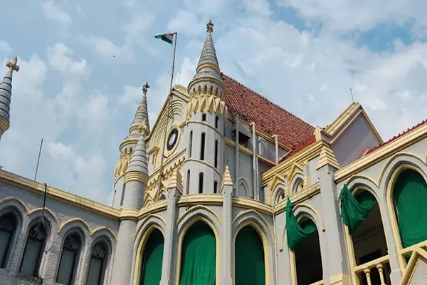 हाईकोर्ट के फैसले से निजी स्कूल संचालकों को बड़ी राहत, किरायानामा अनिवार्यता पर लगाई अंतरिम रोक