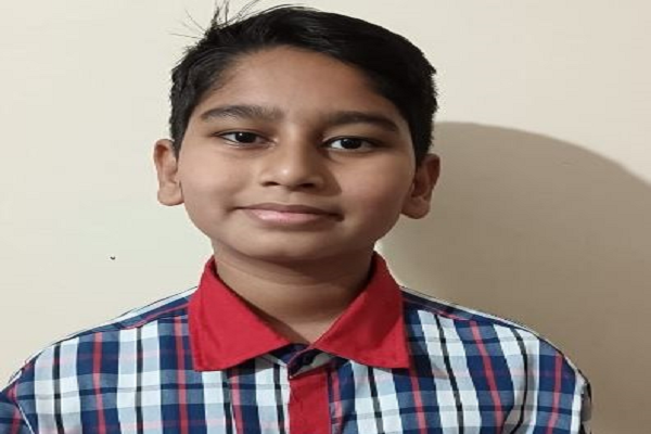 आदर्श नामदेव 86 फीसदी लेकर क्लास में रहे अव्वल