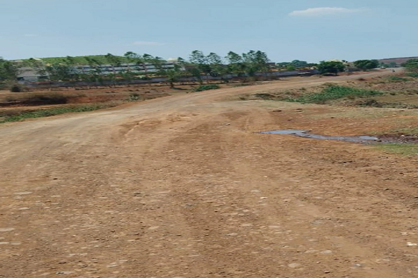 अप्रेल 2024 में पूर्ण होना था सड़क निर्माण, एक साल बाद भी 40 फीसदी ही हुुआ काम