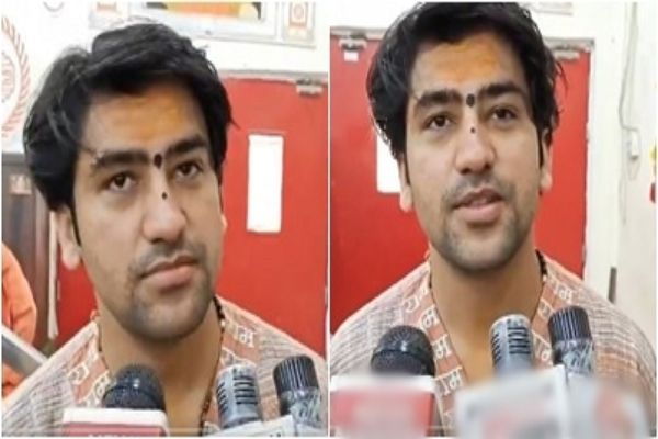 दिवाली पर भड़के पंडित धीरेद्र शास्त्री, बकरीद में बकरों पर प्रतिबंध नहीं, दिवाली पर पटाखे बैन क्यों?