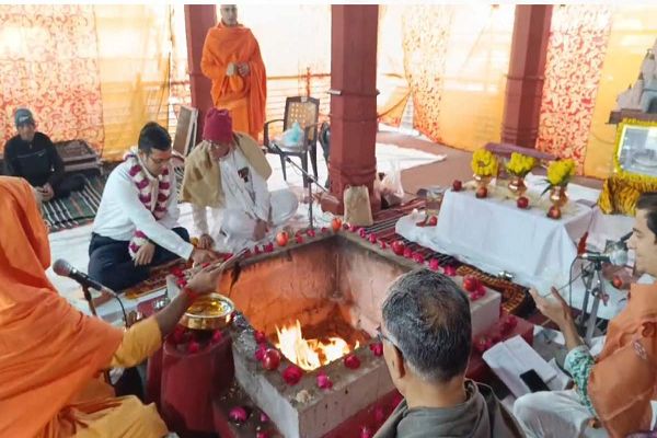 अंतर्राष्&zwj;ट्रीय गीता महोत्&zwj;सव: महाकाल परिसर के यज्ञ शाला में हवन-पूजन का आयोजन, कलेक्टर नीरज कुमार सिंह हुए शामिल