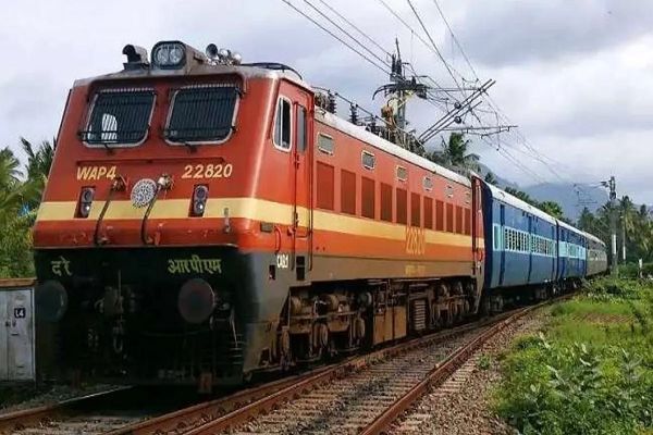 यात्रीगण कृपया ध्यान देंः पश्चिम मध्य रेल से चलने वाली यात्री स्पेशल ट्रेनों की सेवाओं में किया विस्तार