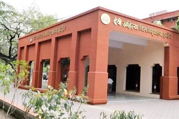 डीएवीवी में असाइनमेंट बनाने के लिए एआई की मदद ले रहे छात्र... अब कटेंगे नंबर