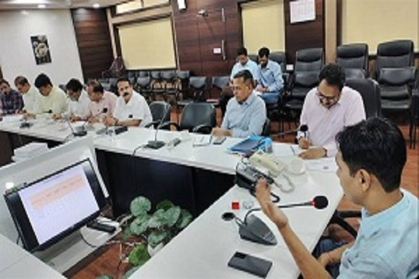 मतदान स्थलों, प्रशिक्षण केंद्र, अस्पताल, पेयजल आपूर्ति की बिजली पर विशेष ध्यान दे