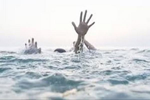 तालाब में नहाने गए तीन की डूबने से मौत