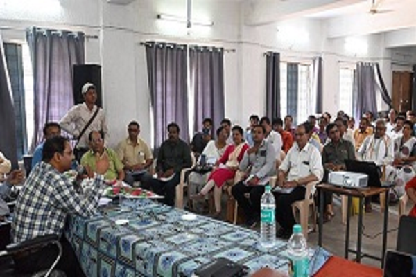 शैक्षणिक गुणवत्ता के सार्थक परिणामो हेतु टीमवर्क भावना से कार्यो का संपादन करें : कलेक्टर