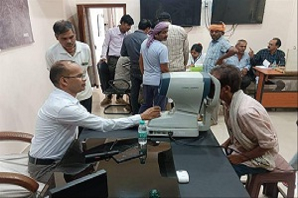 वाहन चालकों का नेत्र एवं स्वास्थ्य परीक्षण शिविर संपन्न