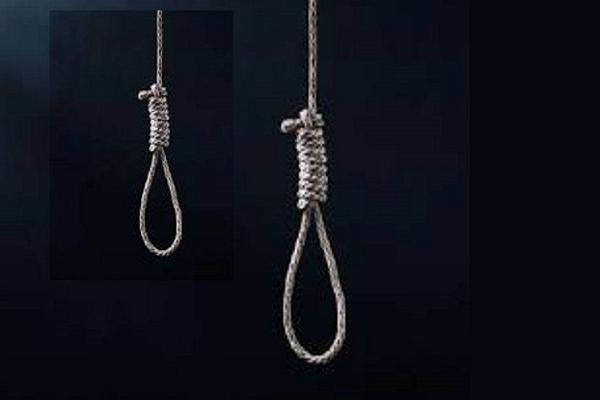 प्रेमी जोड़े का फांसी पर लटका मिला शव