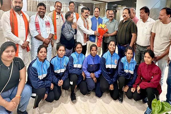 नई दिल्ली में छत्तीसगढ़ जूनियर   पावर लिफ्टर्स से मुख्यमंत्री की मुलाकात