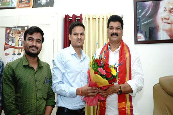 खाद्य मंत्री ने अनुराग राजपूत के डीएसपी चयनित होने पर दी बधाई