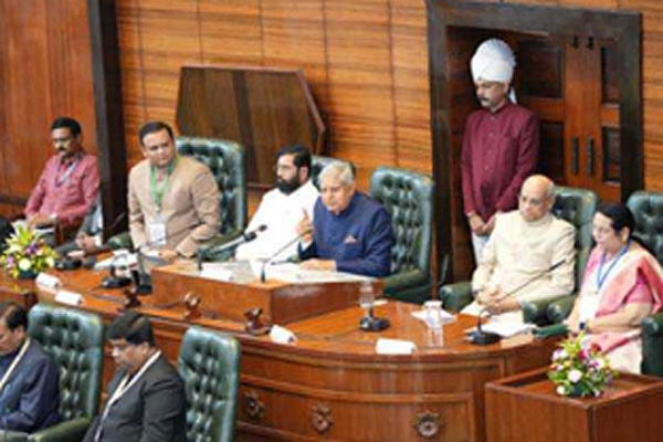 लोकतंत्र का ध्रुव तारा&rsquo; और सांसदों तथा विधायकों को &lsquo;प्रकाश स्तंभ&rsquo; 