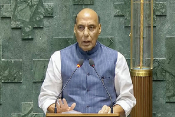 स्वास्थ्य खराब होने के चलते रक्षा मंत्री राजनाथ सिंह एम्स के प्राइवेट वार्ड में भर्ती