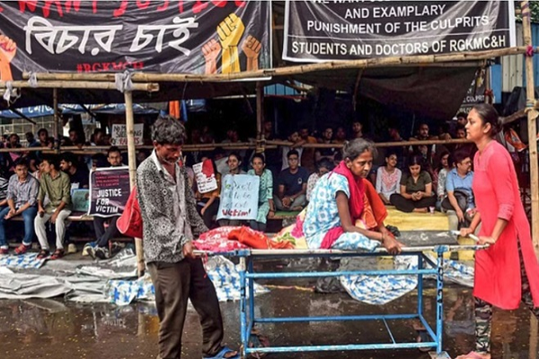 बंगाल के अस्पतालों में डॉक्टरों ने किया काम बंद, आम जनता परेशान