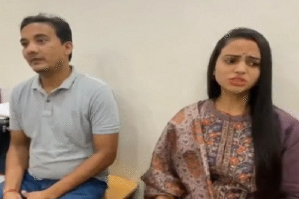 नगर निगम उपायुक्त ने भतीजी को बनाया अपनी दुल्हन, परिवार में मचा हंगामा