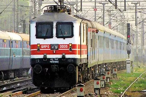 Indian Railways Meri Saheli: महिला यात्रियों के लिए भारतीय रेलवे ने शुरू किया अभियान, अब ट्रेन में &lsquo;मेरी सहेली&rsquo; रखेगी पूरा ख्याल