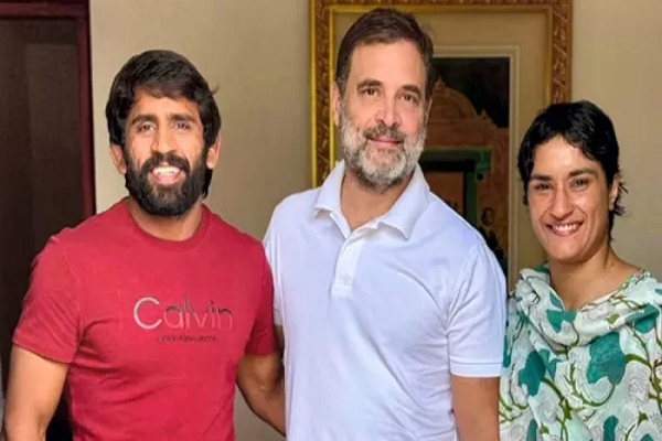  राहुल गांधी ने ओलंपिक में नाइंसाफी का शिकार हुईं Vinesh Phogat और बजरंग पूनिया से की मुलाकात, कांग्रेस से चुनाव लड़ने का दिया ऑफर