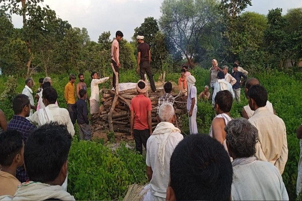 पति वियोग में पत्नि ने त्यागे प्राण, एक साथ दोनों का अंतिम संस्कार, पहले भी कहती थी हो जाऊंगी सती